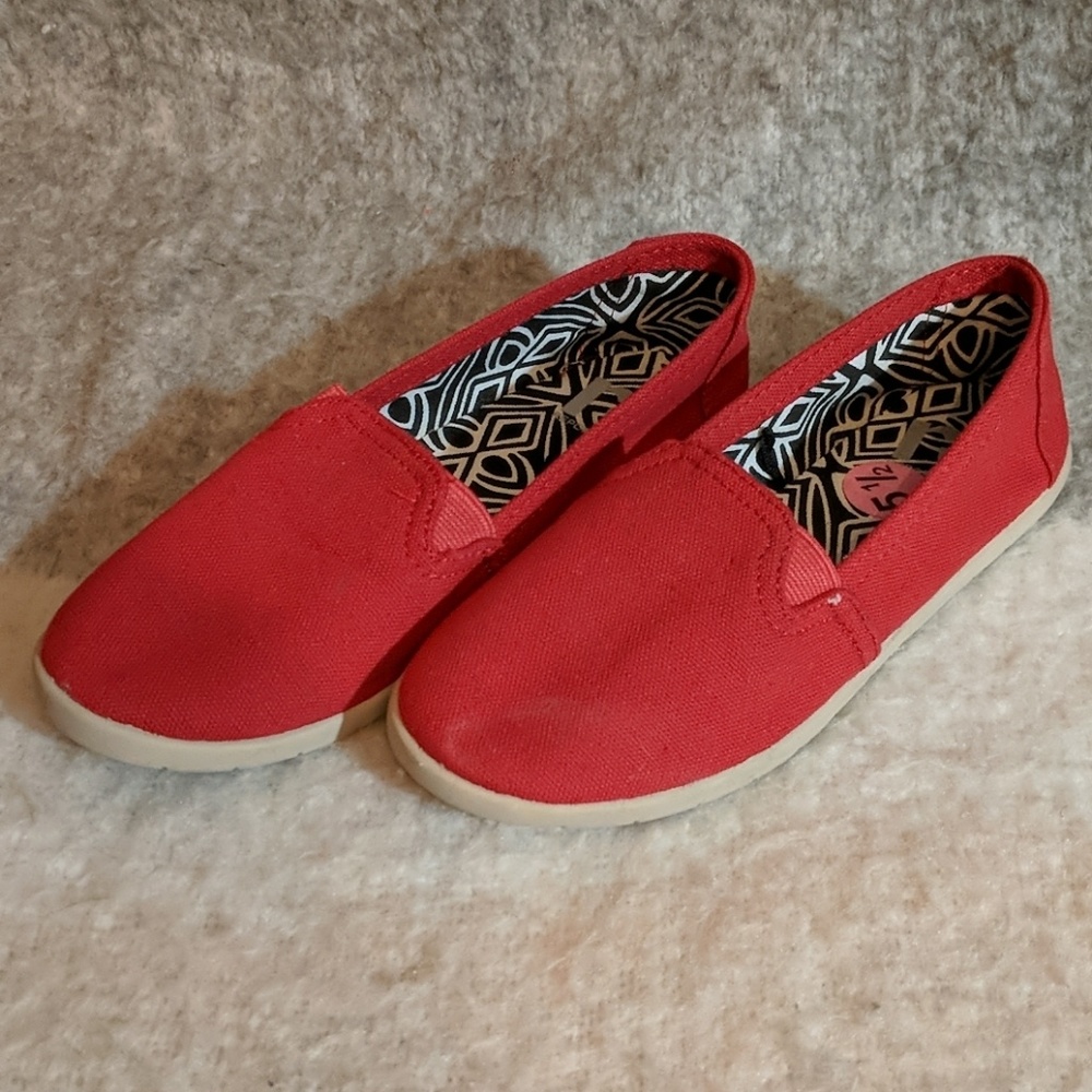 Report slip ons red NEW